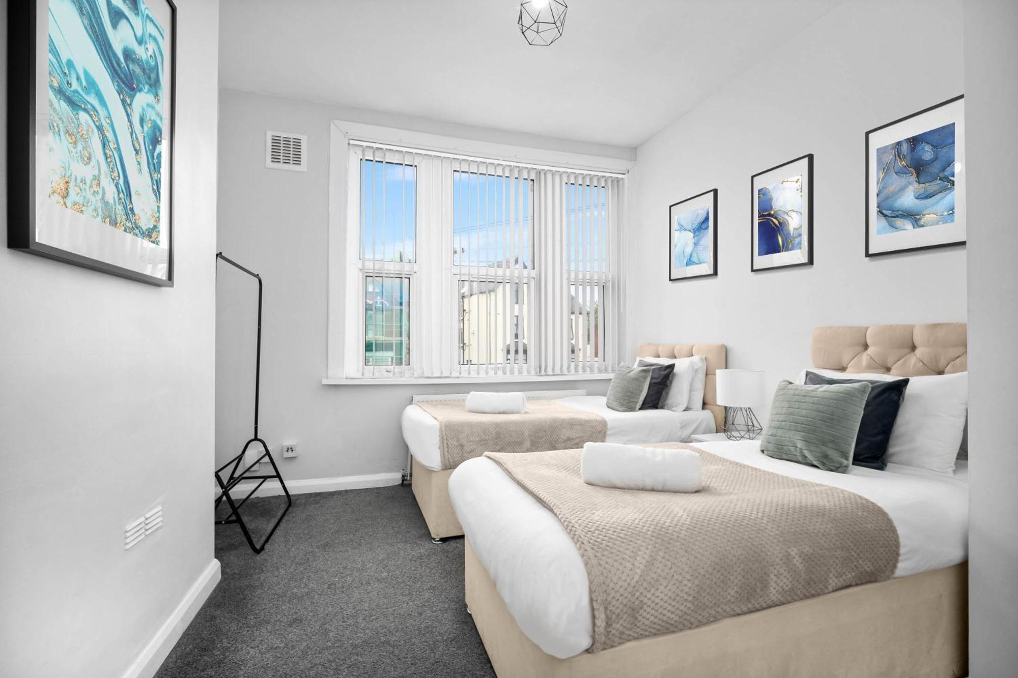 Two Bedroom Apartment - Single Beds - Accommodates 3 - Street Parking - Top Rated -Wbb West Bromwich Dış mekan fotoğraf