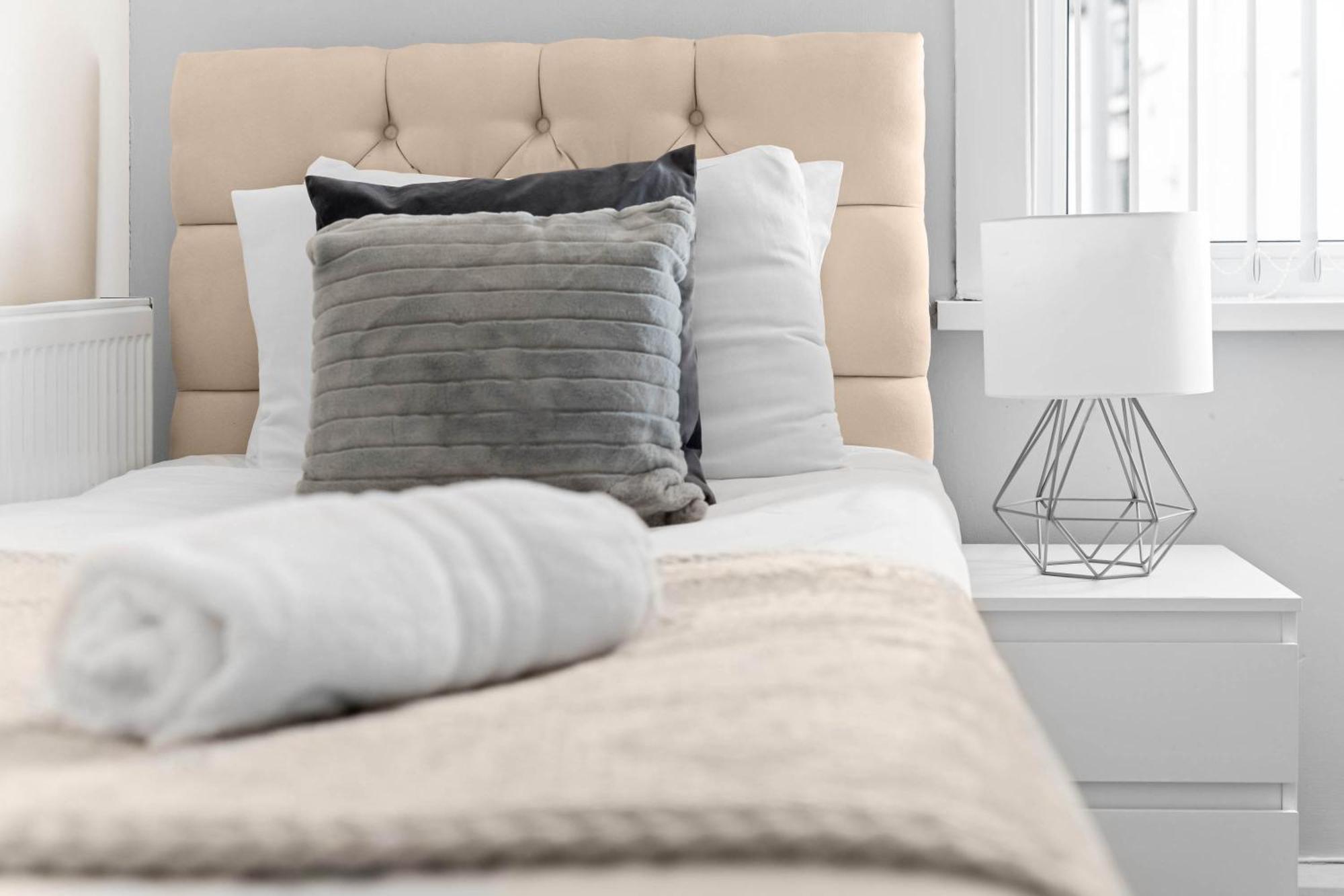 Two Bedroom Apartment - Single Beds - Accommodates 3 - Street Parking - Top Rated -Wbb West Bromwich Dış mekan fotoğraf