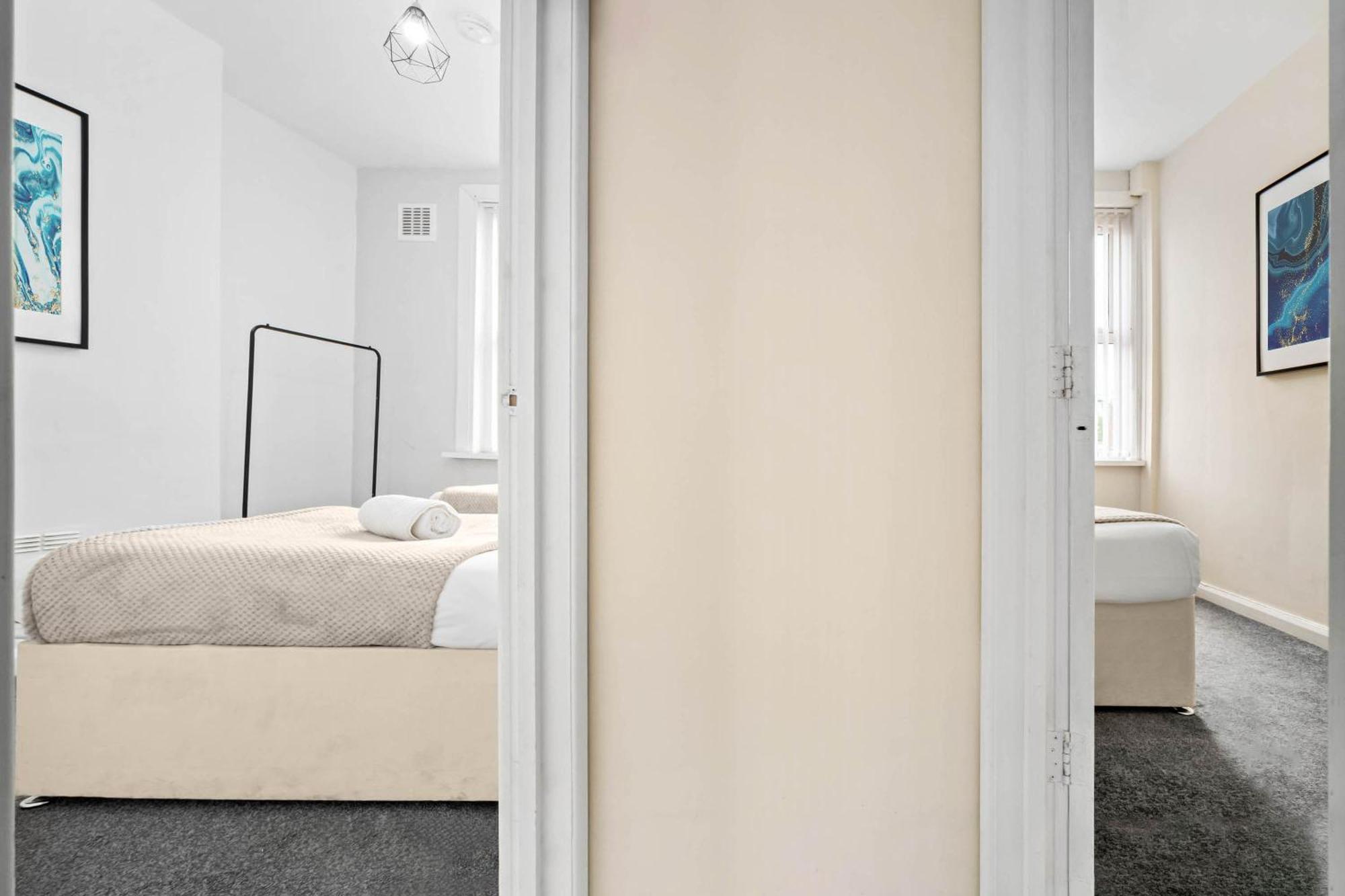 Two Bedroom Apartment - Single Beds - Accommodates 3 - Street Parking - Top Rated -Wbb West Bromwich Dış mekan fotoğraf