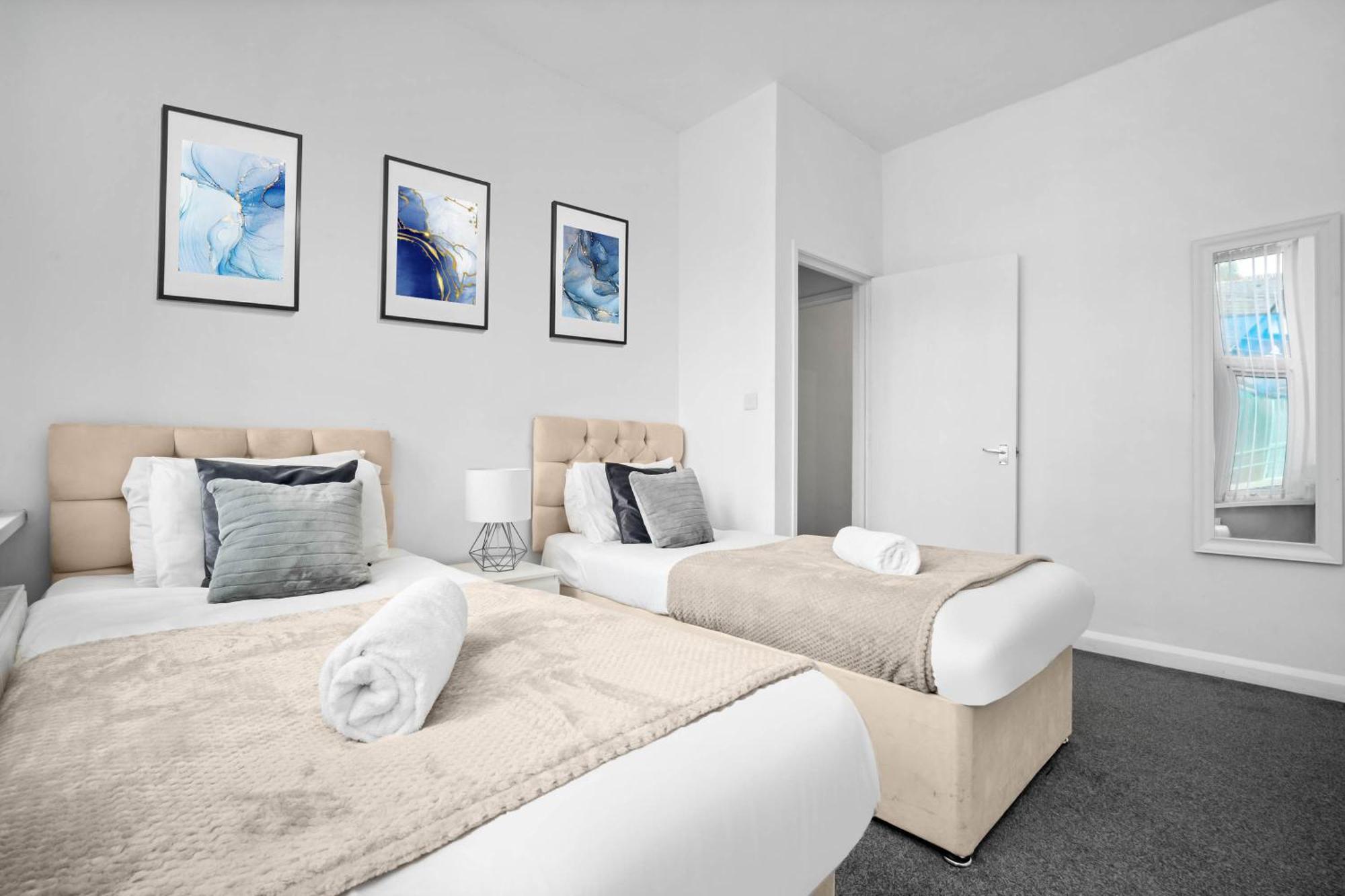 Two Bedroom Apartment - Single Beds - Accommodates 3 - Street Parking - Top Rated -Wbb West Bromwich Dış mekan fotoğraf