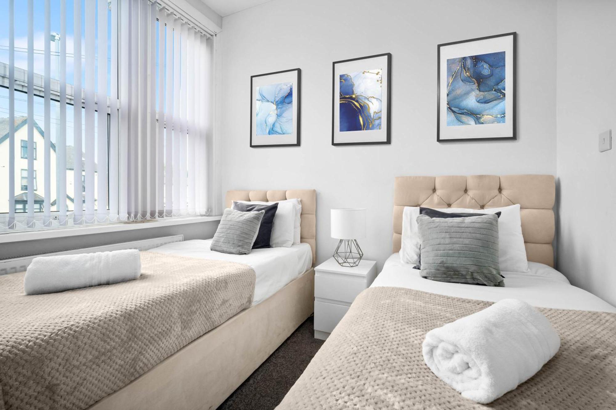 Two Bedroom Apartment - Single Beds - Accommodates 3 - Street Parking - Top Rated -Wbb West Bromwich Dış mekan fotoğraf